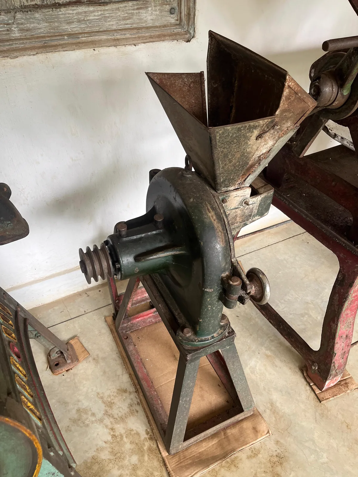 Cast-iron grist mill with metal hopper, belt pulley and adjustment handwheel